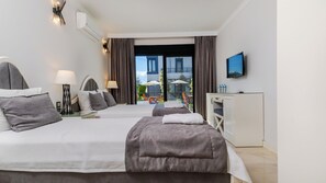 Deluxe Triple Room | In-room safe, desk, free WiFi, bed sheets - Cunda Garden  (Ayvalik)