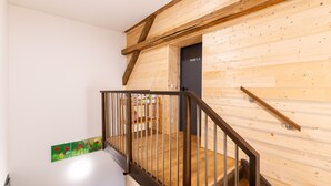 A wooden staircase with a metal railing leading to a door labeled "ROSE 1,2". - Rosenhaus 3 (Schwarzenberg)