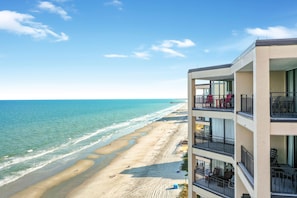 On the beach - 3BR Condo with Beach Access & Pool Views Near Garden City Pier (Garden City Beach)