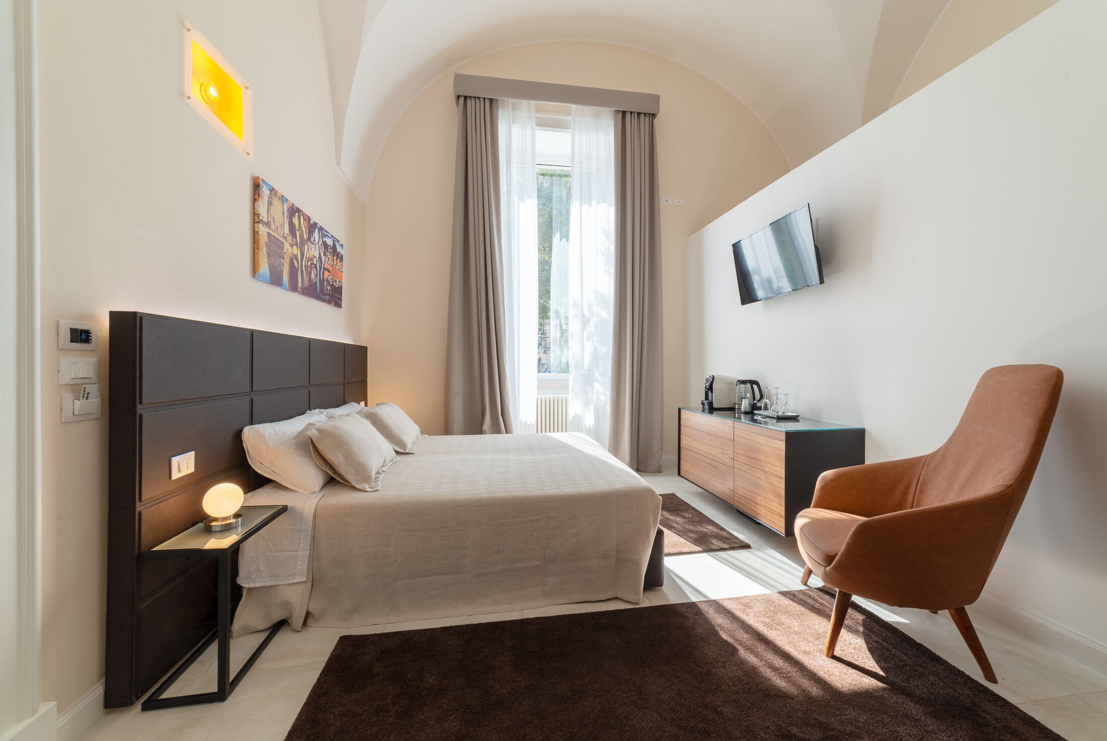 3 bedrooms, desk, iron/ironing board, travel cot