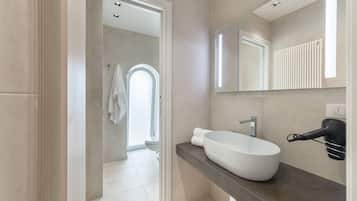 Dusche, Haartrockner, Bidet, Handtücher