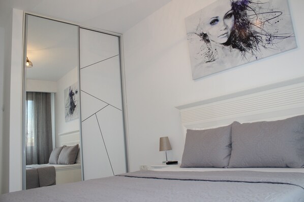 1 chambre, fer et planche Ă repasser, Wi-Fi gratuit, draps fournis