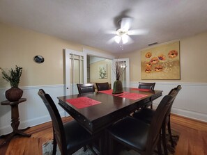 Dining - EXQUISITE FAMILY HOME (Lakeland)