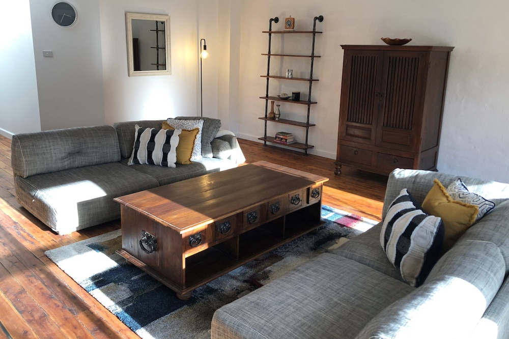 Industrial Style Unit right in the heart of the CBD