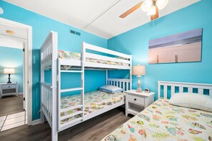 2 chambres, fer et planche à repasser