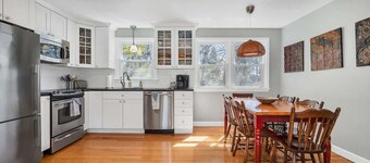 Mystic Pet Friendly Retreat -Easy walk to Downtown