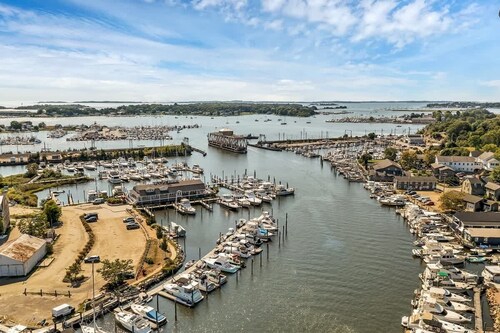 Mystic Pet Friendly Retreat -Easy walk to Downtown