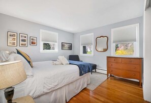 4 habitaciones, tabla de planchar con plancha, wifi y ropa de cama 