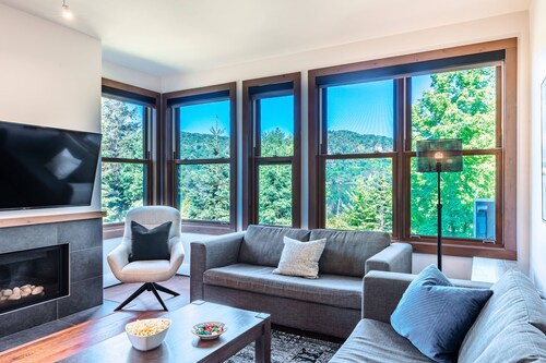 Waterfront Condo with magnificent view