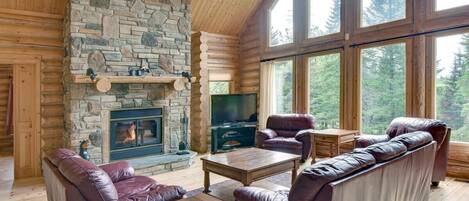 TV, fireplace, DVD player, stereo