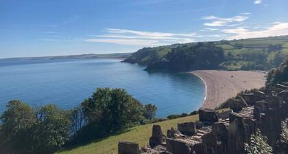 Croak Cottage, backing on to Frogmore Creek, part of the Salcombe Estuary