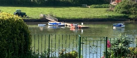 المنطقة المحيطة بالمنشأة