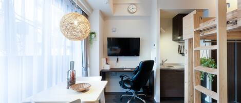 1 soverom, skrivebord, strykejern/-brett og wi-fi (inkludert)