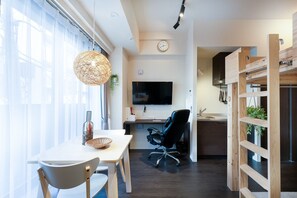 1 chambre, bureau, fer et planche à repasser, accès au Wi-Fi (inclus)
