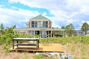 Outdoor dining - Camp46 | Luxury | Oceanfront | Plum Island Cottage (Newbury)