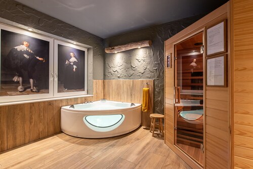 Unique dream apartment with whirlpool & sauna offers luxury and relaxation