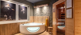 Unique dream apartment with whirlpool & sauna offers luxury and relaxation