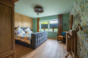 3 bedrooms, in-room safe, travel cot, free WiFi - Unique dream apartment with whirlpool & sauna offers luxury and relaxation (Neuheilenbach)