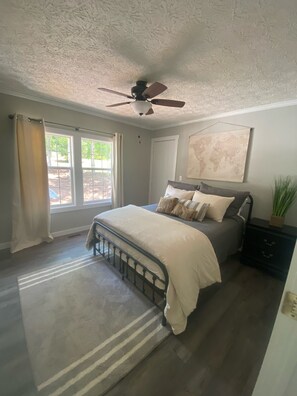 3 bedrooms, free WiFi, bed sheets