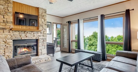 Smart TV, fireplace, video games, books. GREAT LOCATION; NEWLY RENOVATED CONDO; VIEW, POOL IN SUMMER