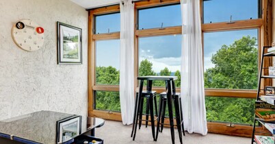 GREAT LOCATION; NEWLY RENOVATED CONDO; VIEW, POOL IN SUMMER