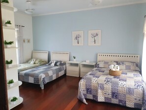 4 bedrooms, iron/ironing board, free WiFi, bed sheets