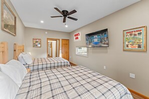 6 habitaciones, tabla de planchar con plancha y cuna de viaje 