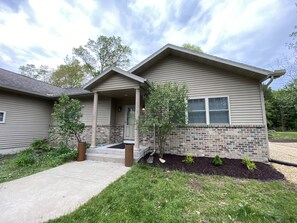 Exterior - First Class "ARCADE" /18 PERSON/3400 sq ft/10 Bed/Firepit/HUGE kitchen/Fireplace (Wisconsin Dells)