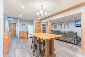 Interior - First Class Arcade/18 PERSON/3400 Ft of FAMILY FUN (Wisconsin Dells)