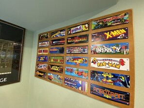 Gift shop - First Class "ARCADE" /18 PERSON/3400 sq ft/10 Bed/Firepit/HUGE kitchen/Fireplace (Wisconsin Dells)