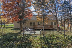 Terrace/patio - First Class "ARCADE" /18 PERSON/3400 sq ft/10 Bed/Firepit/HUGE kitchen/Fireplace (Wisconsin Dells)