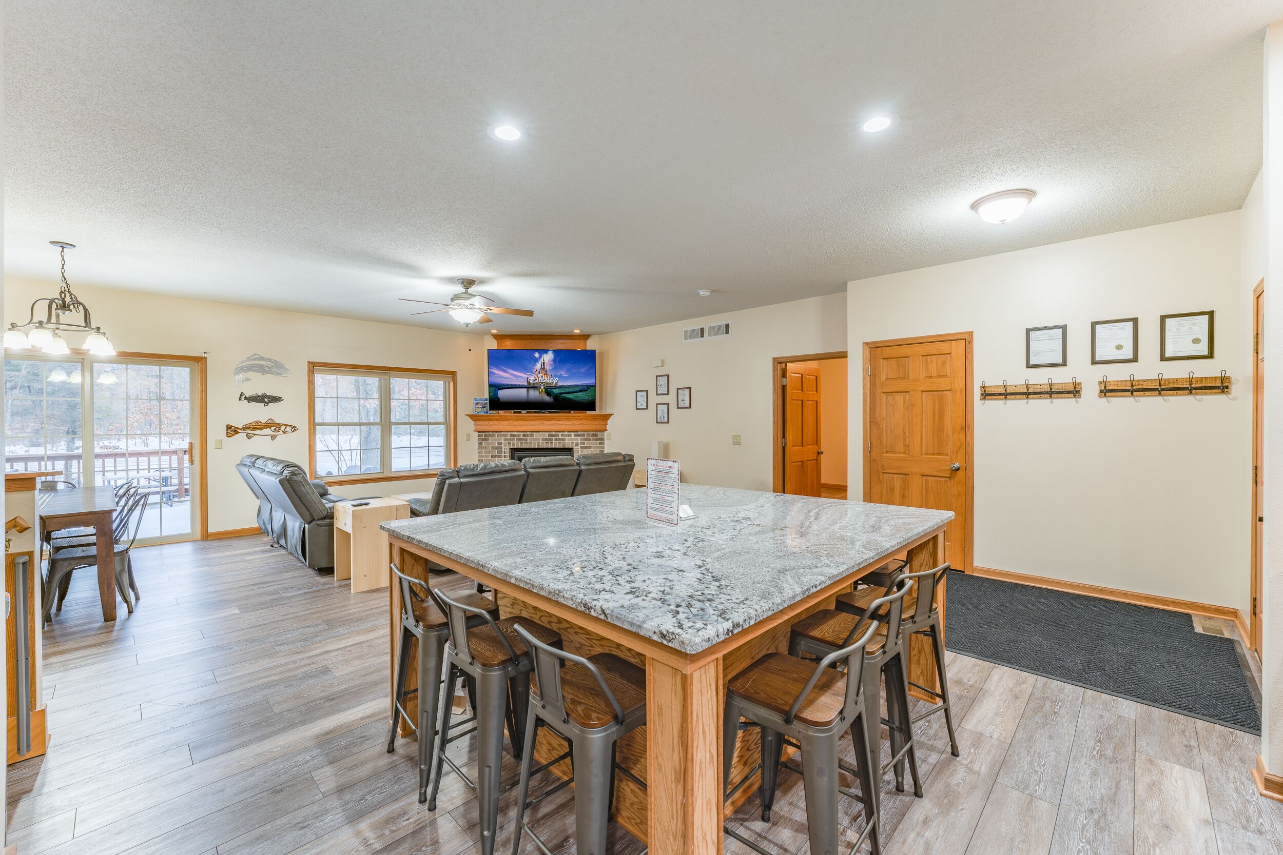 First Class Arcade/NEWELY REMODELED/FIREPIT