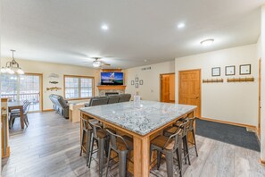 Interior - First Class Arcade/18 PERSON/3400 Ft of FAMILY FUN (Wisconsin Dells)