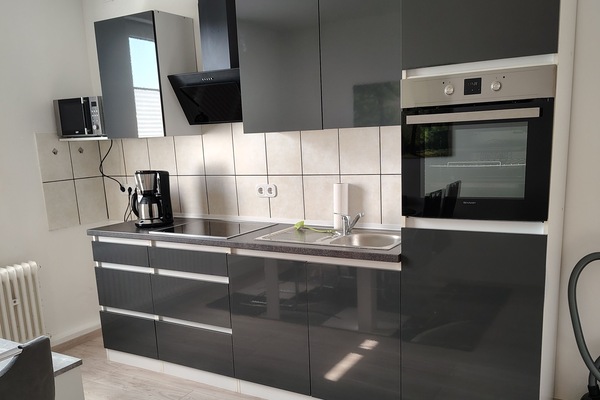 Kylskåp, mikrovågsugn, spishäll och kaffe- och tebryggare