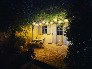 Outdoor dining - Private swimming pool /Fully equipped villa/Quiet /Magnificent view Mont-Ventoux (Malemort du comtat)