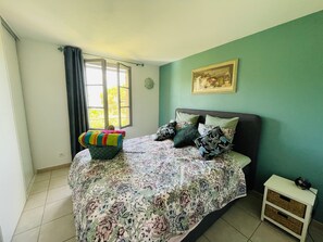 4 chambres, fer et planche à repasser, lit parapluie, Wi-Fi gratuit