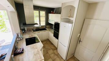 KylskÄp, mikrovÄgsugn, ugn och spishÀll