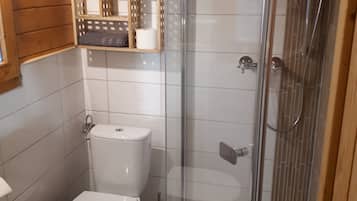 Dusche, Haartrockner, Seife, Toilettenpapier
