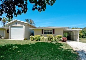 Exterior - Ty's Canal Cottage  (Cortez)