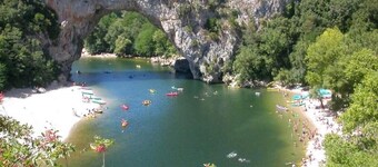 Appartement F3 Avec Piscine 10 min à Pied de la Rivière et 5 min du Centre