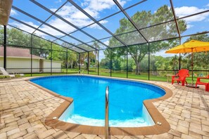 A heated pool - The Oak house. HEATED Pool. Waterfront. Fire pit. Swings (Brandon)