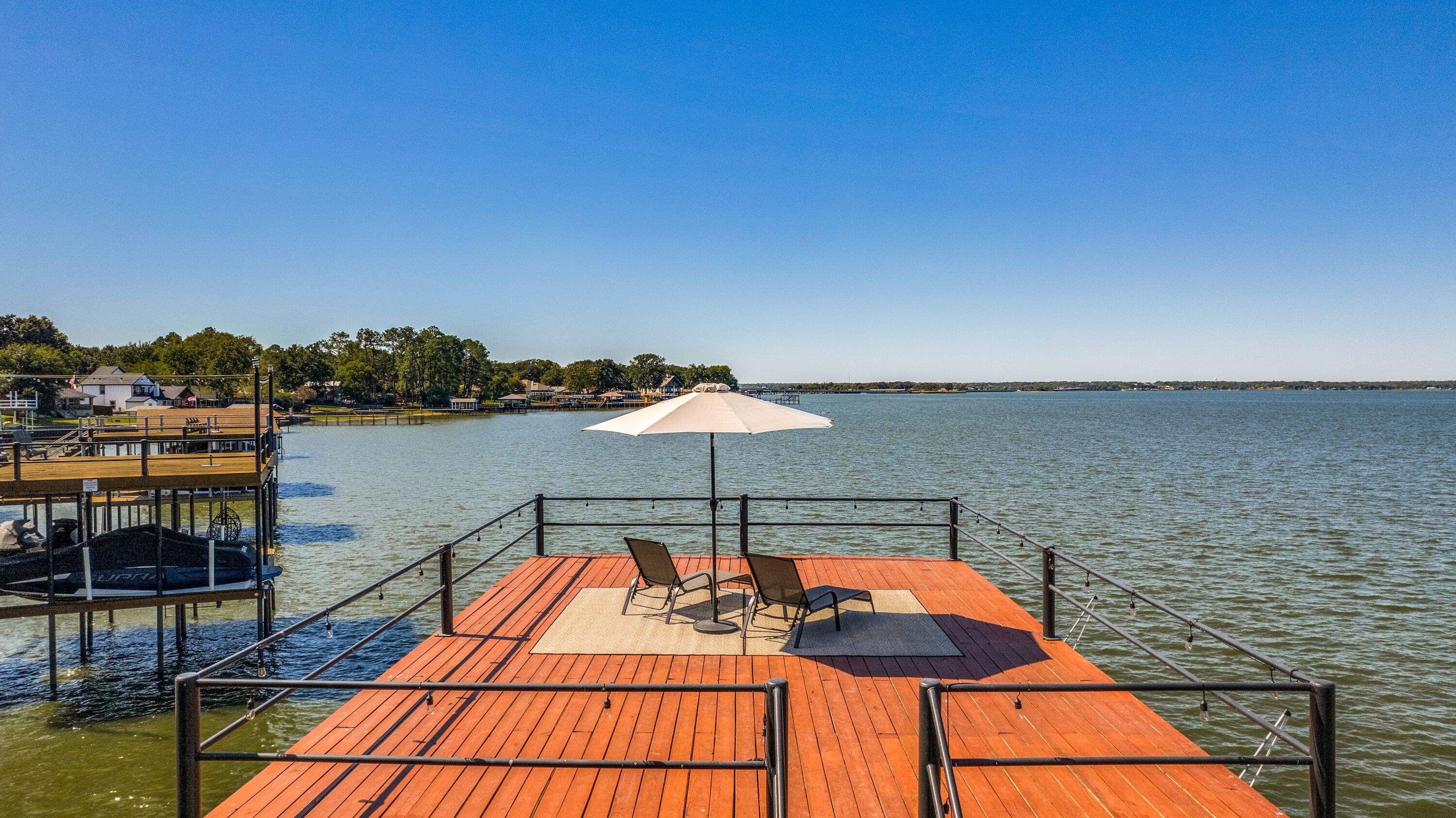 Harbor House on Cedar Creek Lake w Boat Dock & Hot Tub