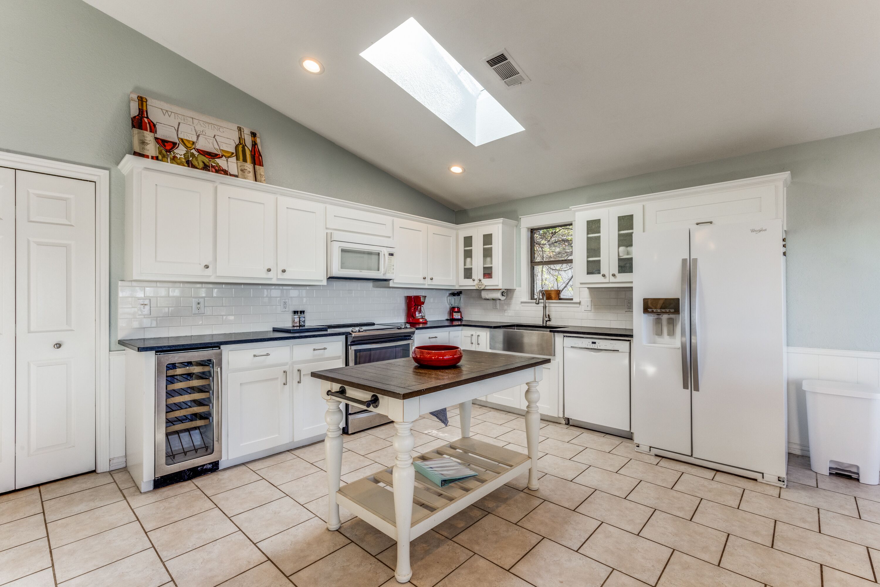 Harbor House on Cedar Creek Lake w Boat Dock & Hot Tub