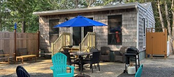 Contemporary Beach Cottage - Walk to Bay, Minutes from Ocean