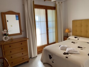 3 soverom, strykejern/-brett og sengetøy