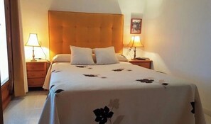 3 slaapkamers, een strijkplank/strijkijzer, beddengoed