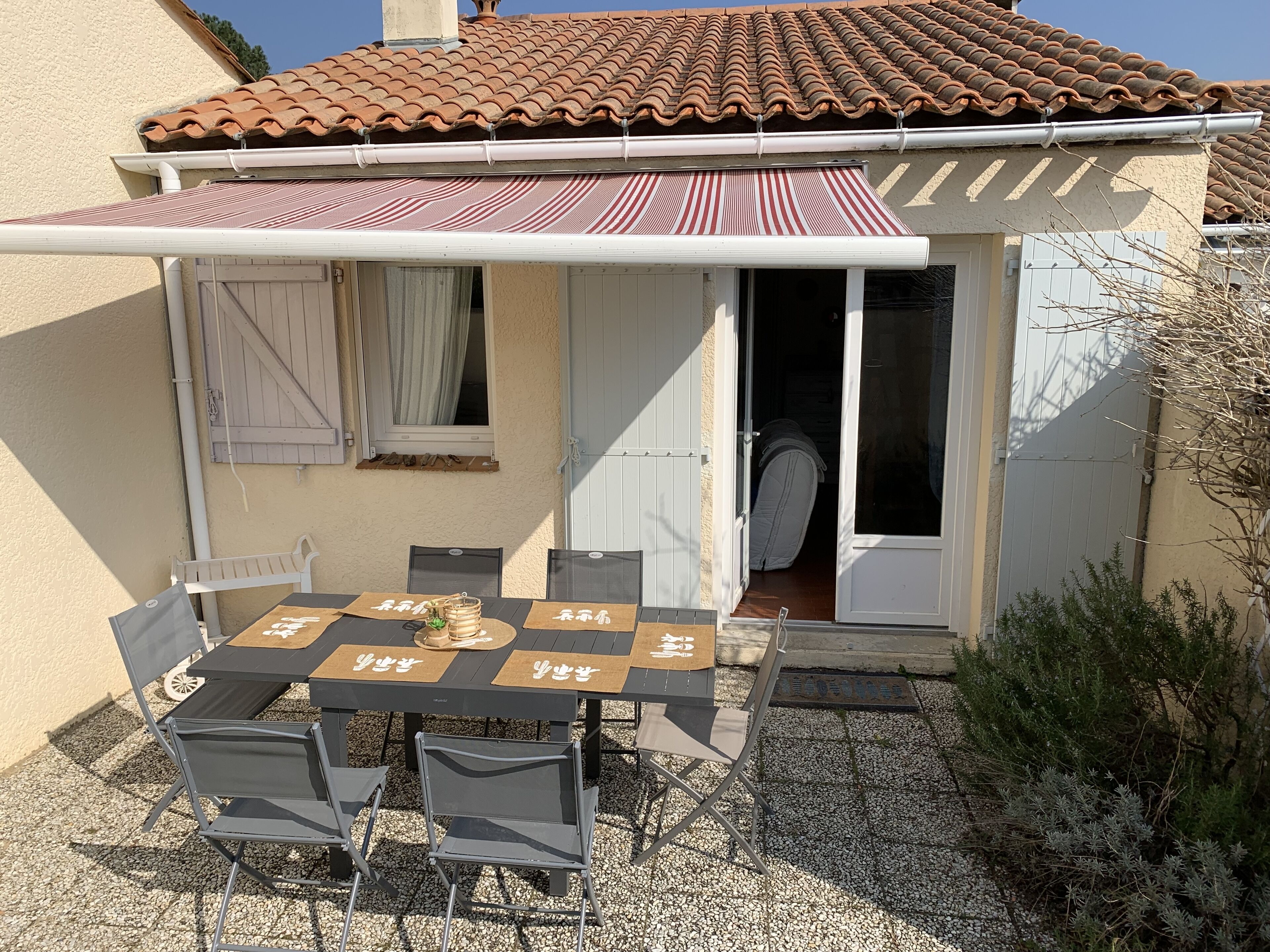 Holiday villa with patio La Palmyre 