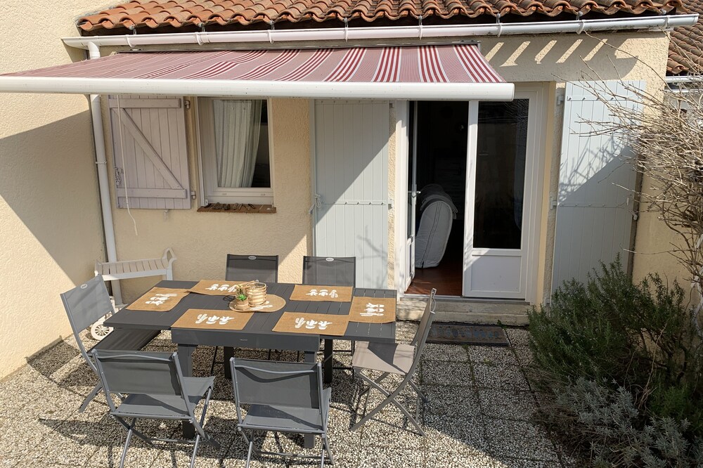 Holiday villa with patio La Palmyre