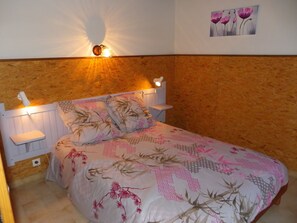 4 bedrooms, iron/ironing board, travel crib, free WiFi