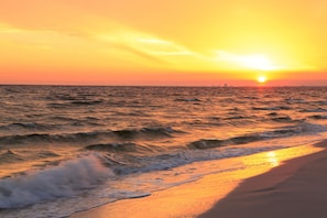 Beach nearby, sun loungers, beach towels